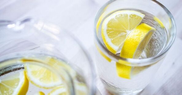 Adding lemon juice to water will make it easier for you to follow a water diet. 
