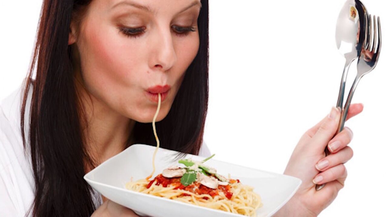 women eat spaghetti to slim the stomach